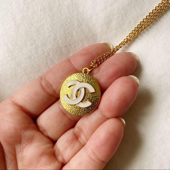 Vintage Jewelry - Authentic Vintage Chanel Pendant Necklace